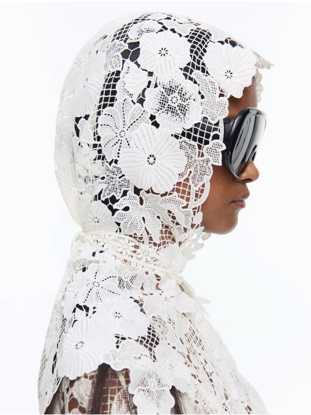 NWT MEVER WORN Sold out LIVIA NUNES H&M
LACE HEADSCARF (full set available)